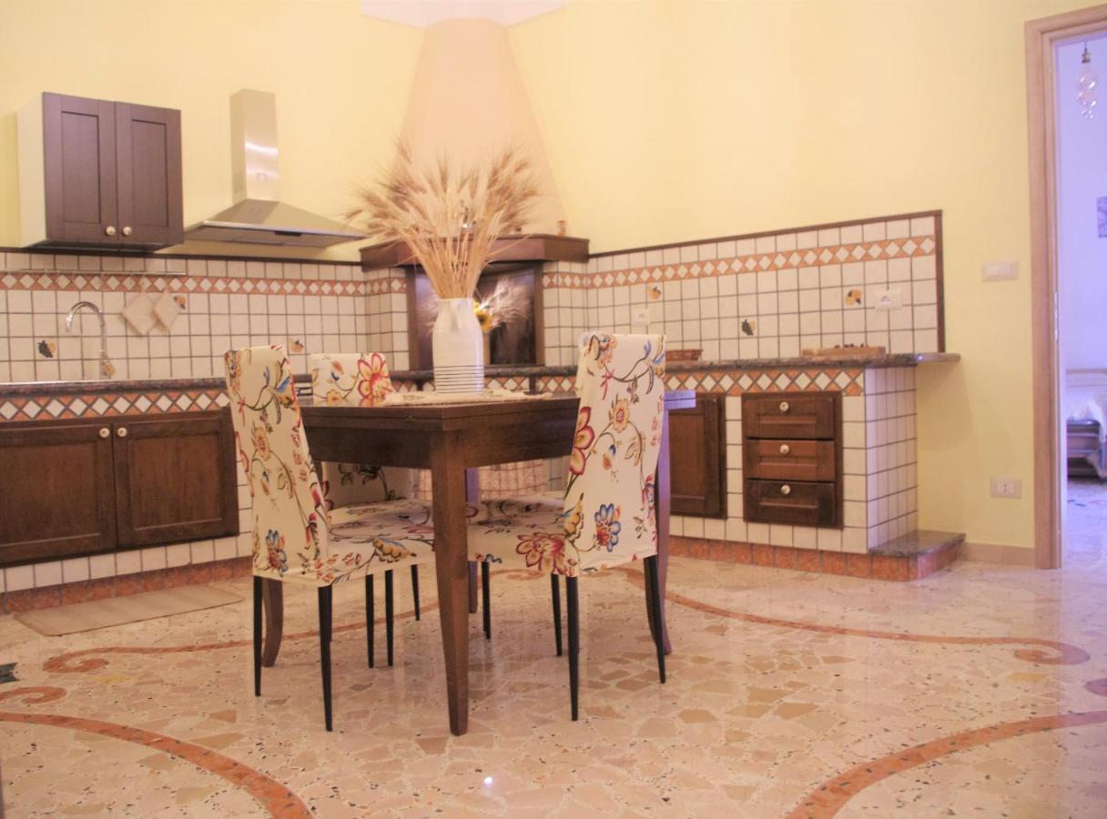 Casa Vacanze "Alizza" Алецио Екстериор снимка