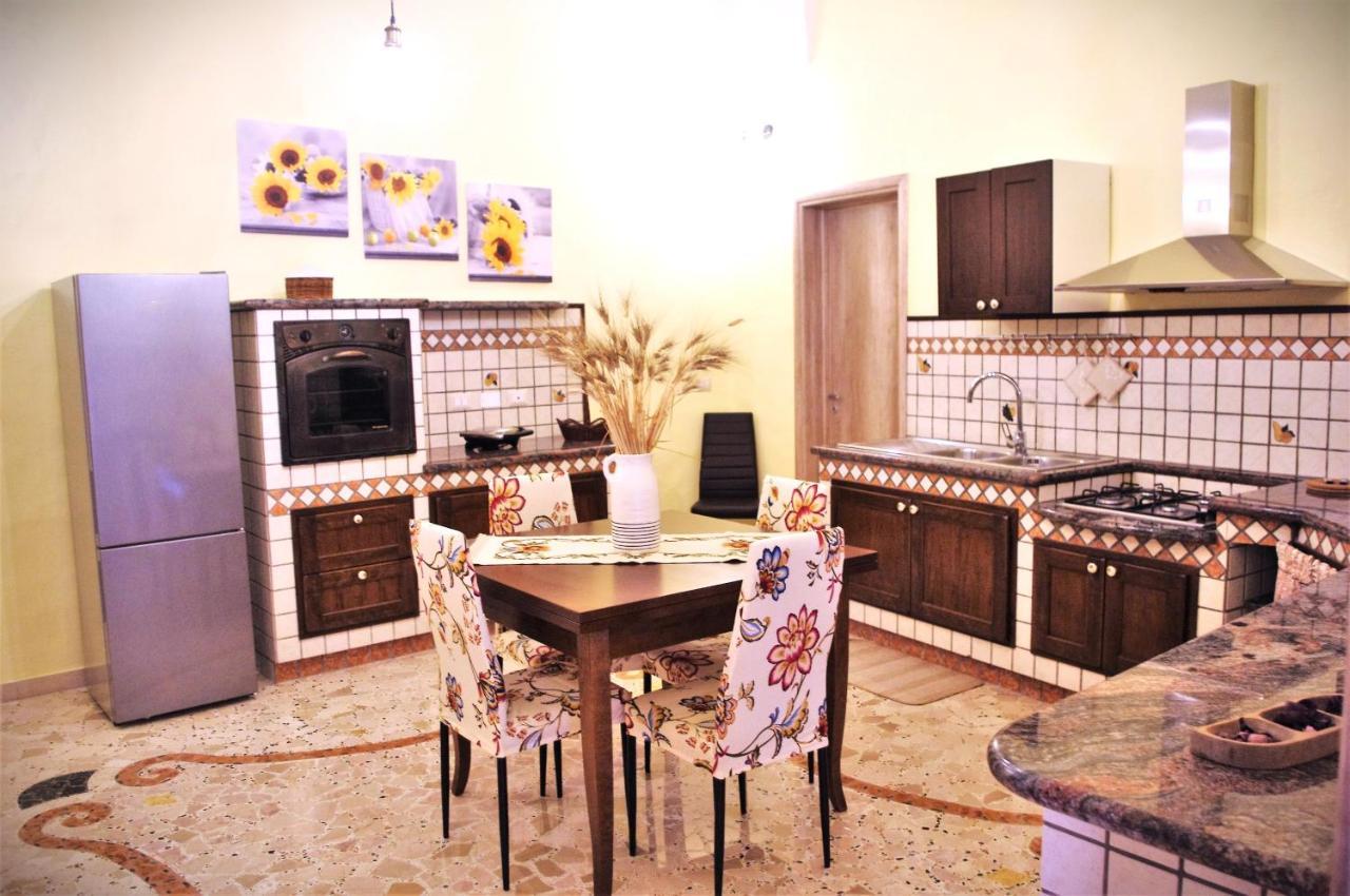 Casa Vacanze "Alizza" Алецио Екстериор снимка
